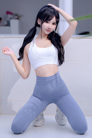 黑皮变成辣妹后和朋友做了